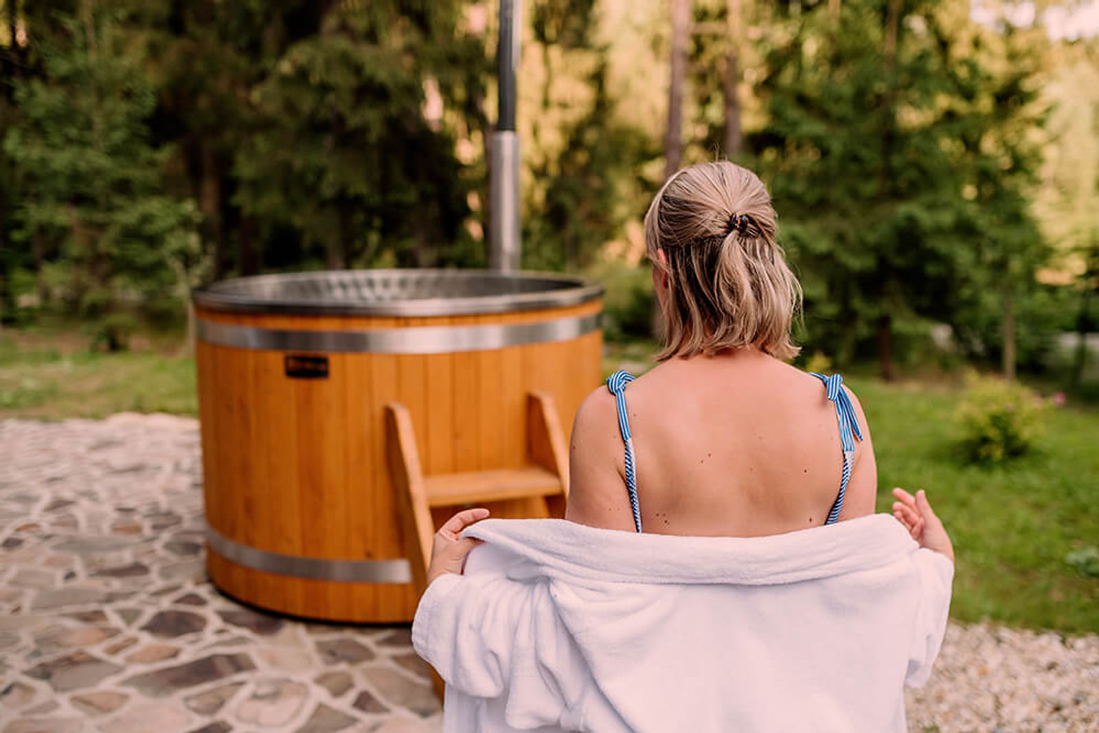 bain nordique, bain scandinave, hot tub, baignoire nordique bois, jacuzzi nordique